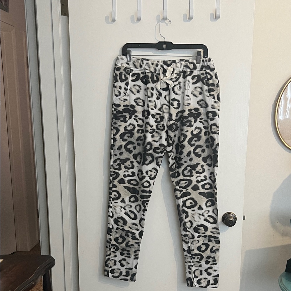 Leopard Print Jogger Pants Venti 6 never wore